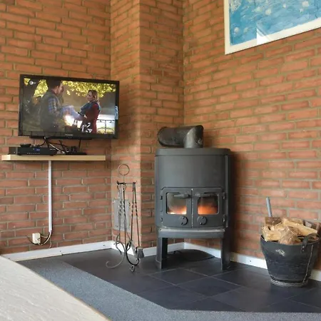 펜션 Three Bedroom Holiday In *