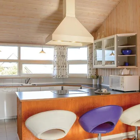Three Bedroom Holiday In 펜션