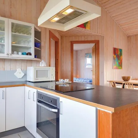 Three Bedroom Holiday In 펜션