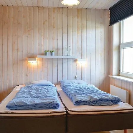 펜션 Three Bedroom Holiday In 링쾨빙