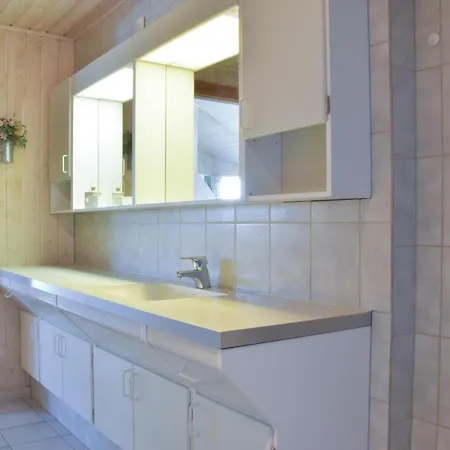 Three Bedroom Holiday In 펜션 링쾨빙