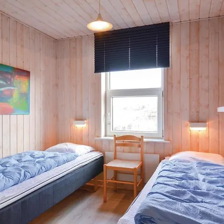 Three Bedroom Holiday In 펜션